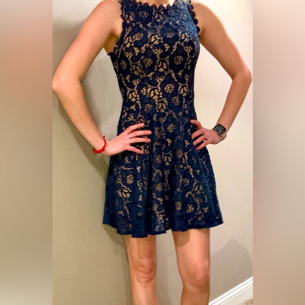 XS tan/navy lace dress